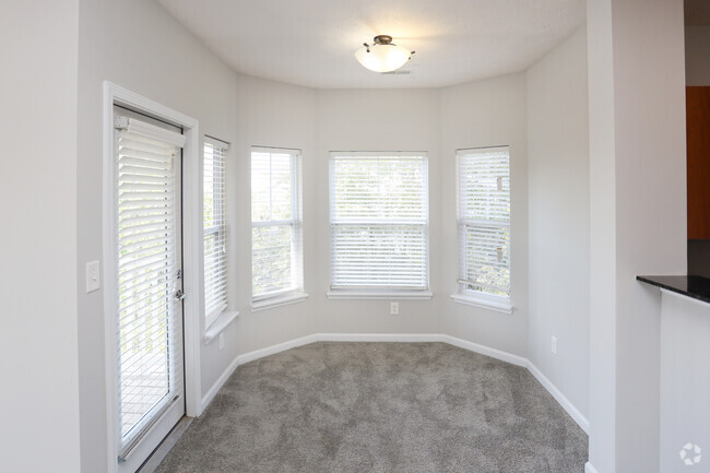1BR, 1BA - 914 SF - Dining Area