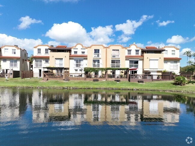 Townhomes on a small lake in Flagler Park has a nice charm to it.