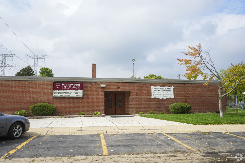 Brentwood Baptist Christian Academy provides education in the neighborhood of 
Des Plaines
