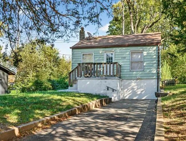 6166 Emerald Ave, Saint Louis, MO 63135 - photo 2