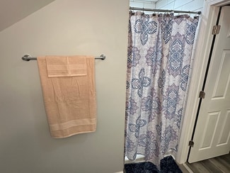 3320 Ernst St, Franklin Park, IL 60131