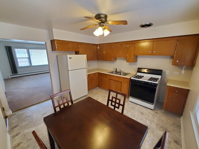 1045 David Dr unit 2W, Bensenville, IL 60106 - photo 3