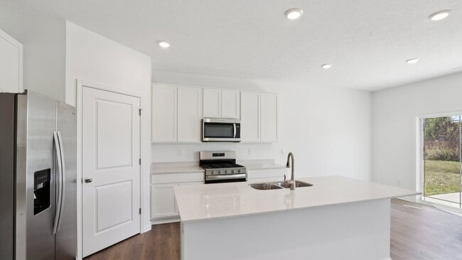 221 Ames Dr, Whiteland, IN 46184 - photo 4