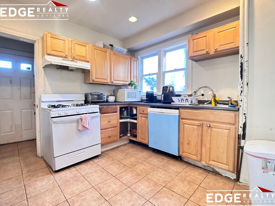 38 Pratt St unit 2, Allston, MA 02134 - photo 1