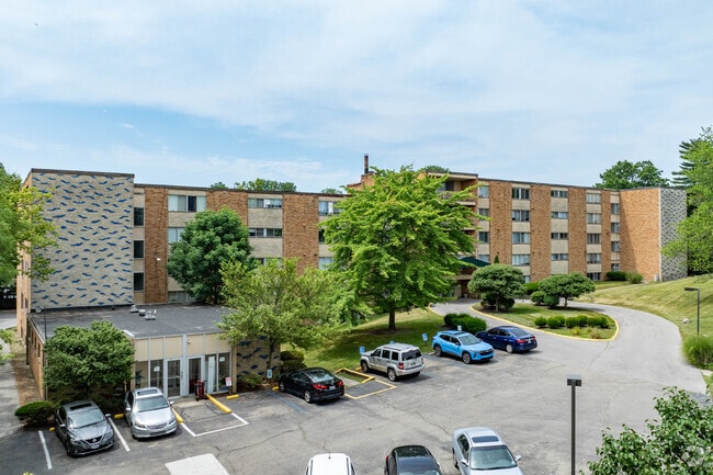 Cedar Tower, Cincinnati, OH 45224 - photo 2