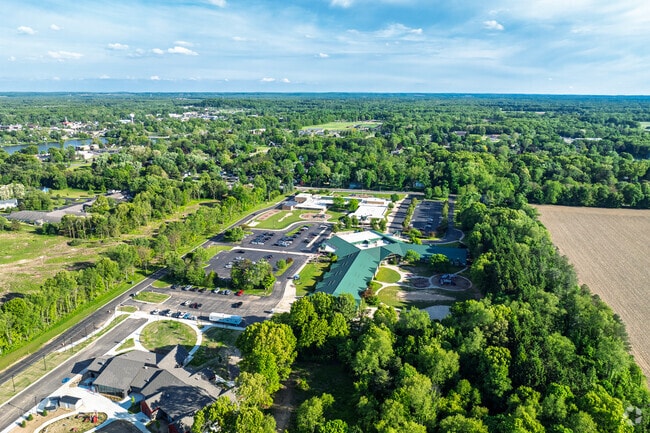 Paw Paw Early Elementary School has a student population of 472 students.