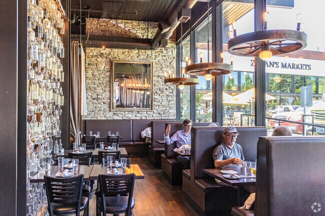 Jefe Mexican Restaurant is a lively locale features traditional & modern Mexican fare.