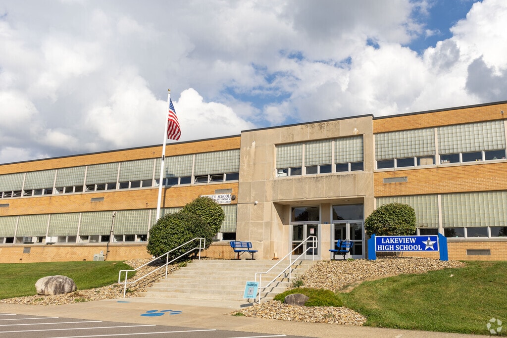 Lakeview High School provides education in the neighborhood of 
Outlying Trumbull County