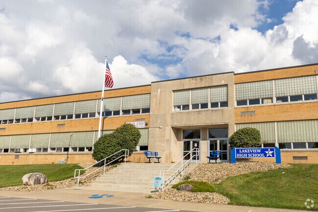 Lakeview High School provides education in the neighborhood of 
Outlying Trumbull County.