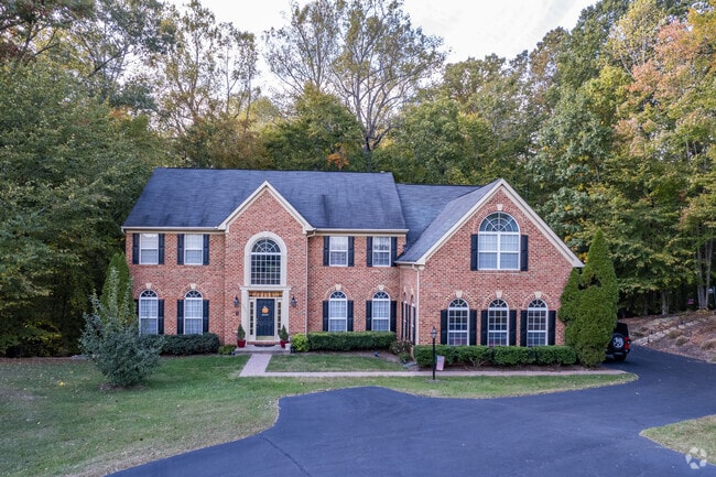 Find large, Colonial Revival homes in Buckhall.