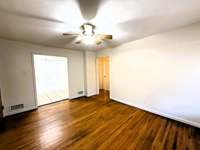 1114 S Waverly St, Wichita, KS 67218 - photo 4