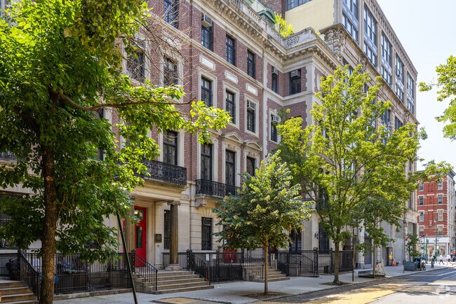 Courses in Reading, Writing, and Literature are available at Parkside School.