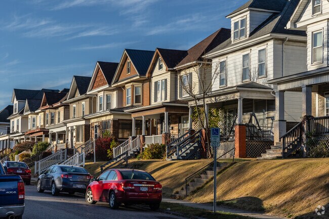 Four Square homes come in many different style in Labelle.