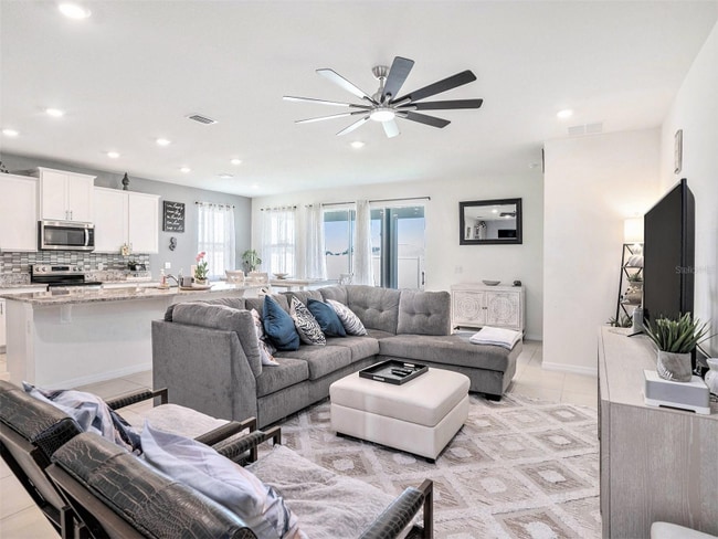 5464 Flint Hills Dr, Wimauma, FL 33598 - photo 3