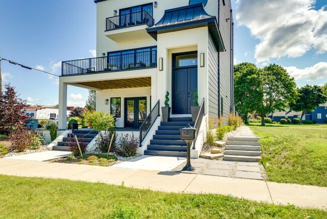 411 S Rath Ave unit 2, Ludington, MI 49431 - photo 3