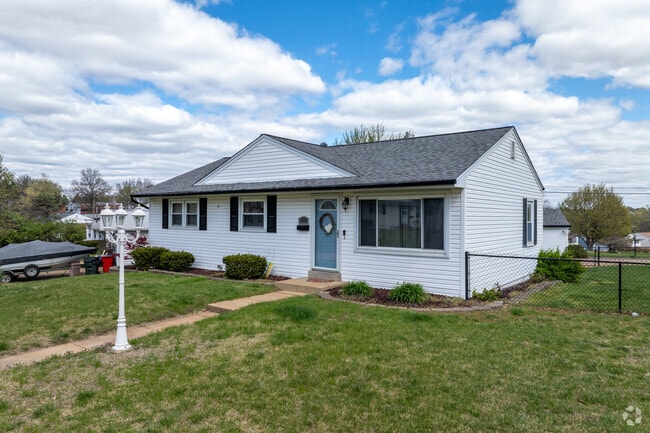 You can find many cottages throughout Green Park.
