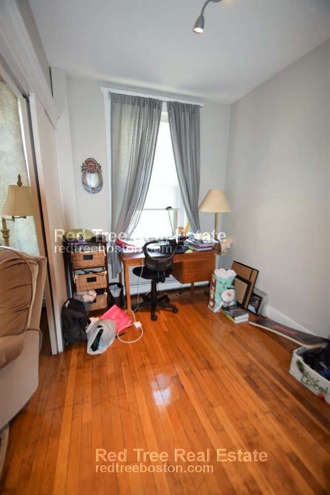 32 Ransom Rd unit 1, Brighton, MA 02135 - photo 5
