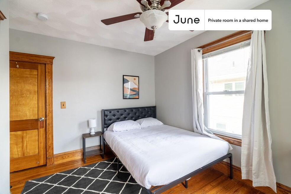 Room in Shared 5 bed/2 bath home