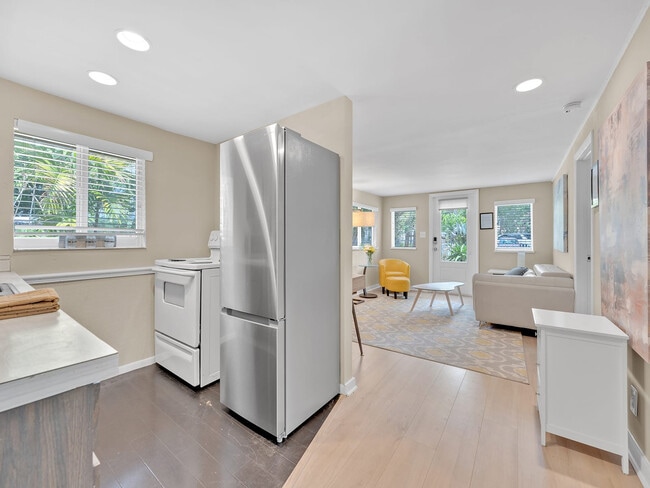 1034 NE 36th St unit ID1261569P, Oakland Park, FL 33334 - photo 3