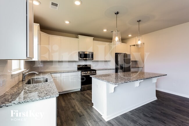 569 Hillpark Ln, Greer, SC 29651 - photo 6