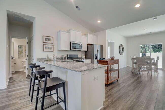 380 Acorn St, Sumter, SC 29154 - photo 4