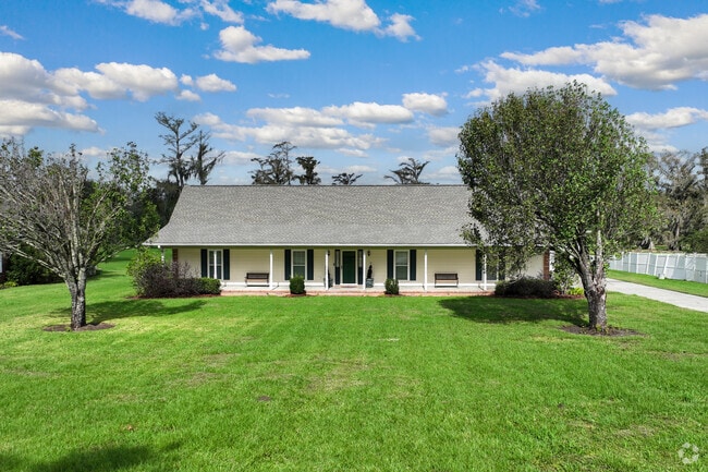 Beautiful traditional home on a large lot in Ouiski Bayou Estates.