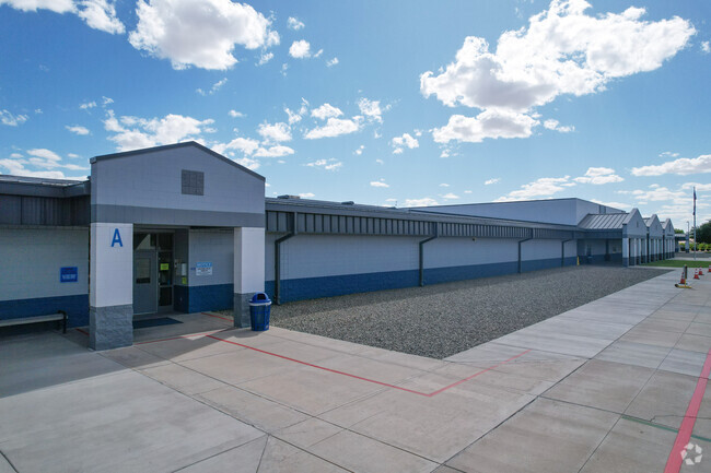 San Tan Elementary in Gilbert is a community school in the Higley Unified School District.