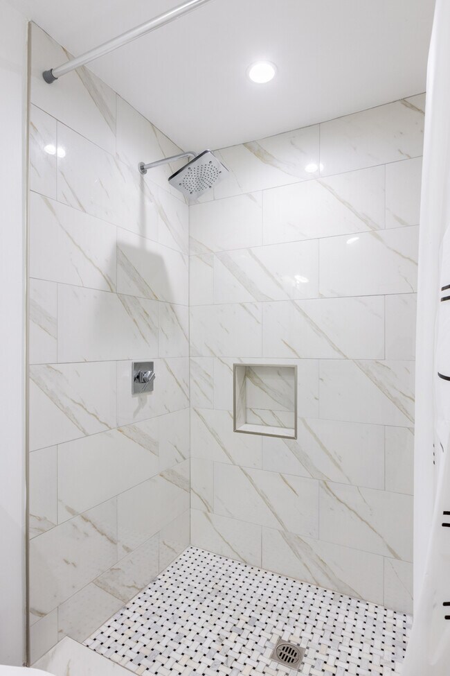 1102 Centinela Ave unit B, Santa Monica, CA 90403 - photo 2