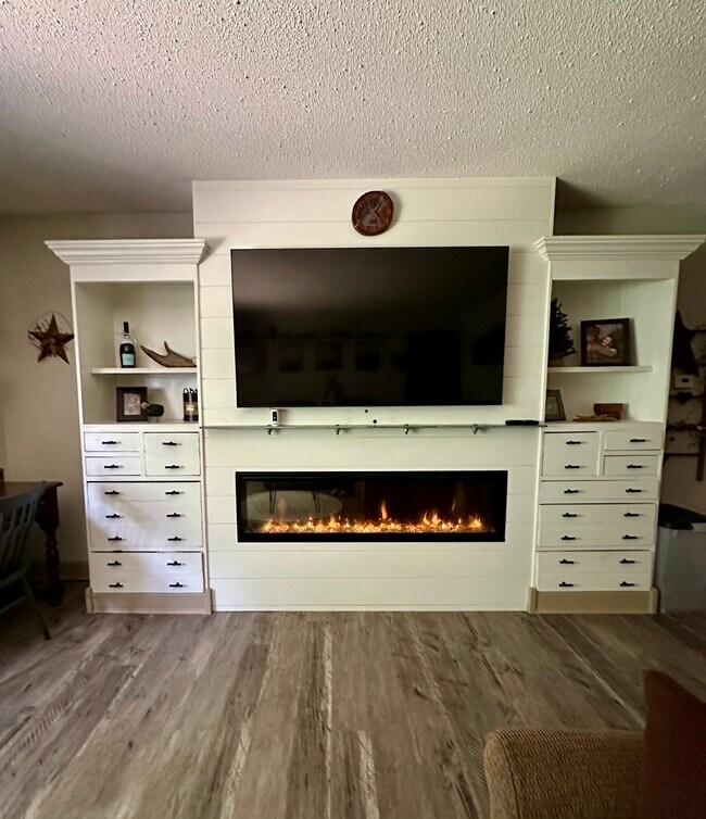 15 Thayer Pond Dr Unit 8, North Oxford, MA 01537