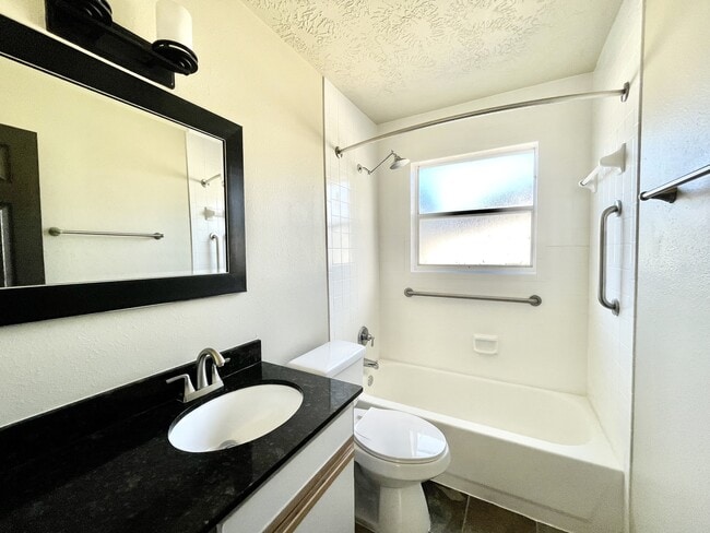 Marquee Uptown & Carriage Square, Houston, TX 77056 - photo 2