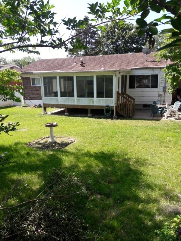 9663 Yorkshire Estates Dr, Saint Louis, MO 63126 - photo 3