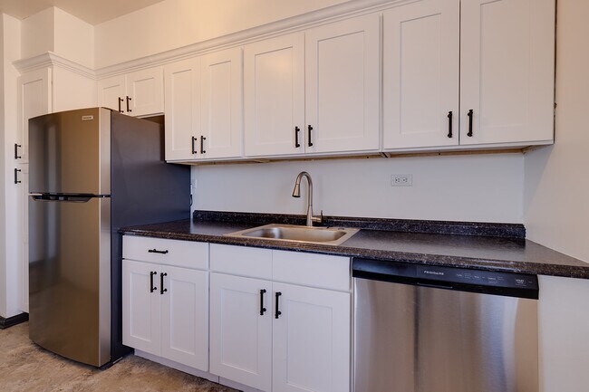 Windsor Terrace Apartments, Des Moines, IA 50312 - photo 2