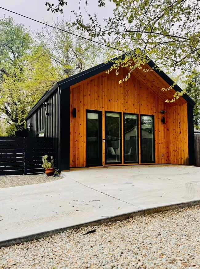 717 Loma St, Redding, CA 96003