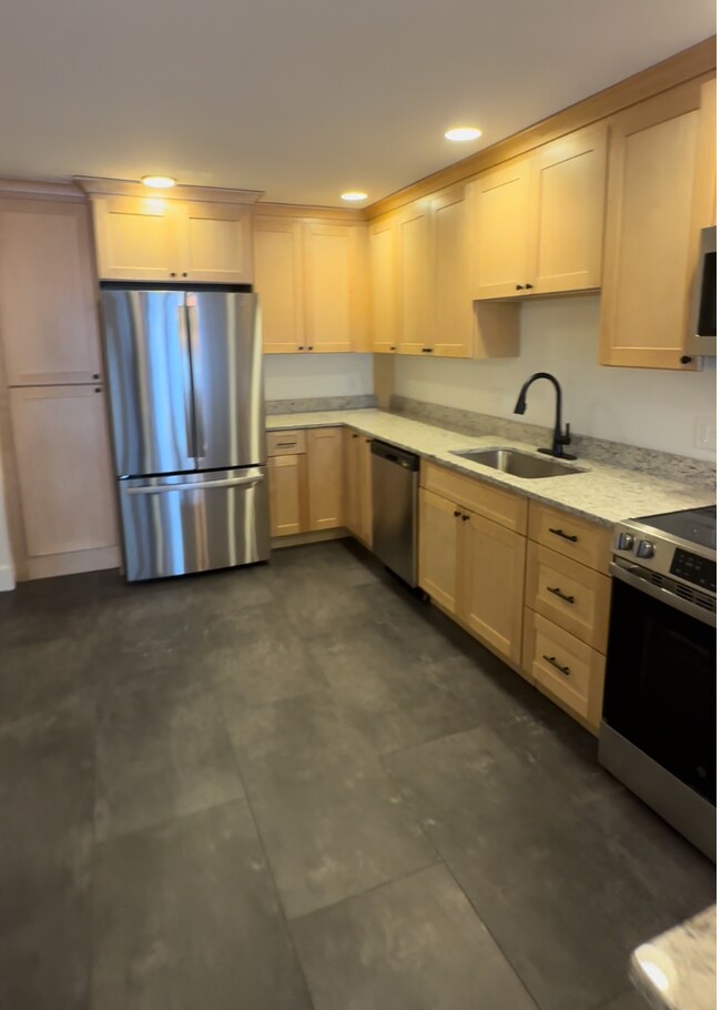 1 Walnut St unit 1F, Northampton, MA 01060 - photo 5