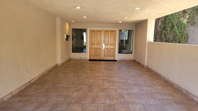 4521 Colbath Ave unit 104, Sherman Oaks, CA 91423 - photo 2