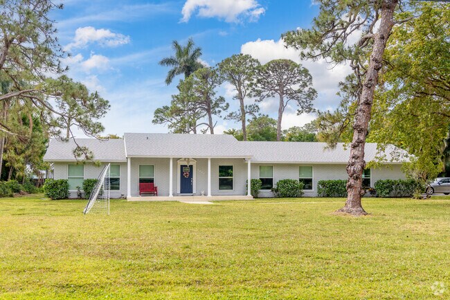 Ranch-style homes built in the 1970s and 1980s are popular in the Pennock Point neighborhood.