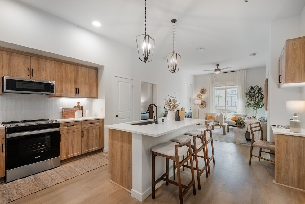 2BD, 2BA - 1,030SF - Kitchen/Living Room