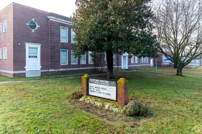 The student population of Arlington Elementary School is 290 and the school serves PK-5.