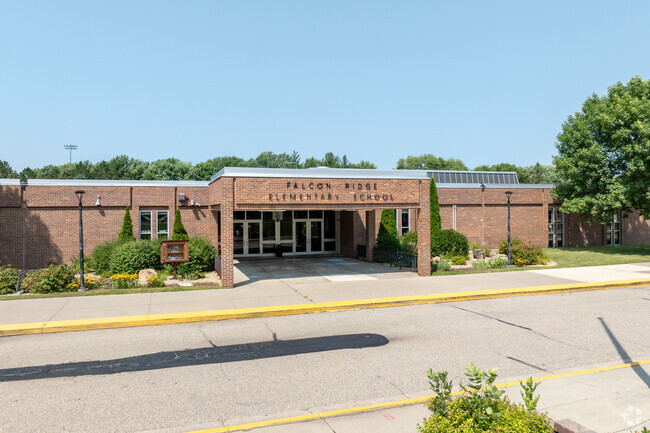 Falcon Ridge Elementary School earned an overall grade of B from Niche.com.