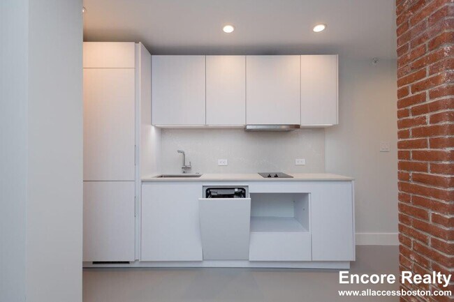 461 Massachusetts Ave unit D, Boston, MA 02118 - photo 6