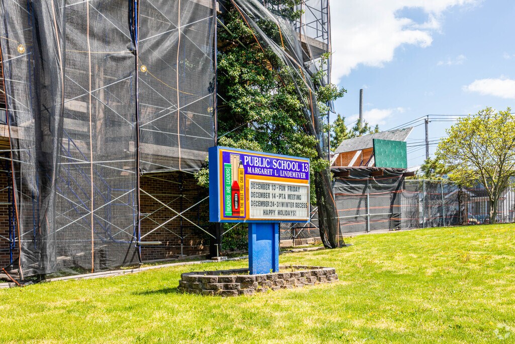 PS 13 M.L. Lindenmeyer offers education from Kindergarten to 5th grade in Rosebank.