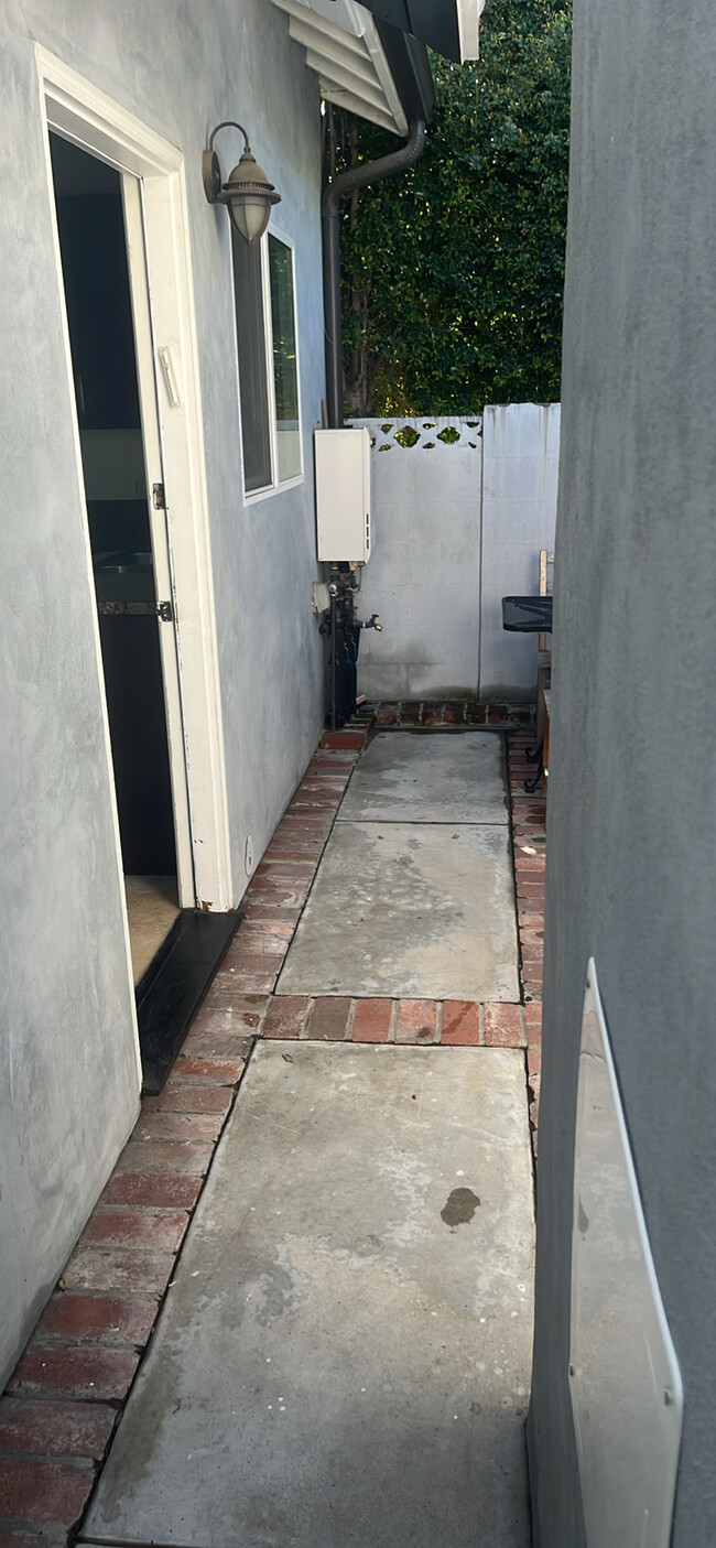 5809 Rhodes Ave Unit House, Valley Village, CA 91607