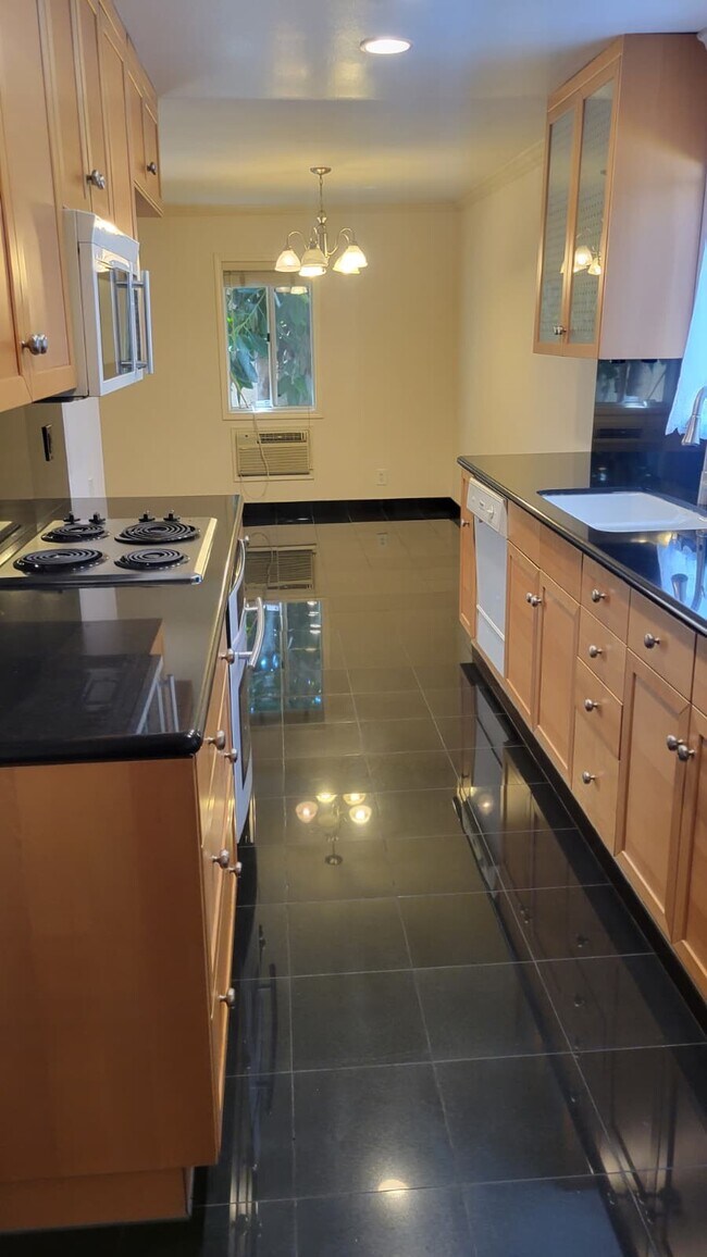 4521 Colbath Ave unit 104, Sherman Oaks, CA 91423 - photo 4