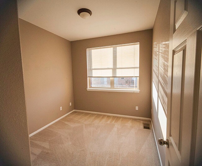 5498 Zephyr Ct, Arvada, CO 80002 - photo 3