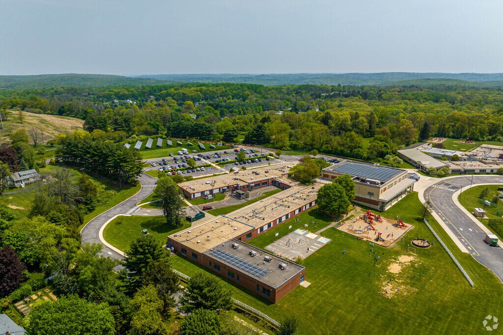 Aerial view of Dickerson School in Chester
