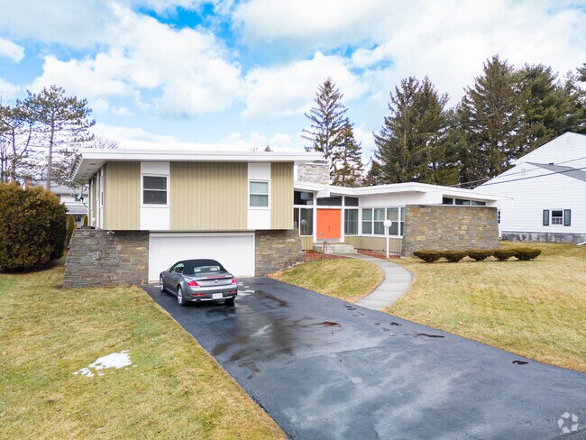 Modern updates to older homes liven up the Buckingham Lake-Crestwood community.