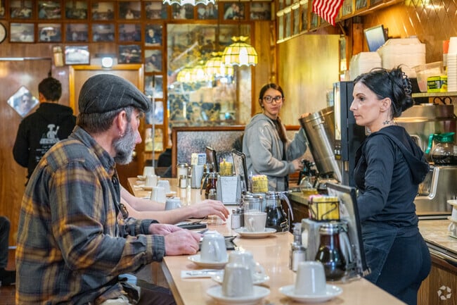 New Madison Restaurant in Plumbridge is where locals head for delicious breakfast and lunch.