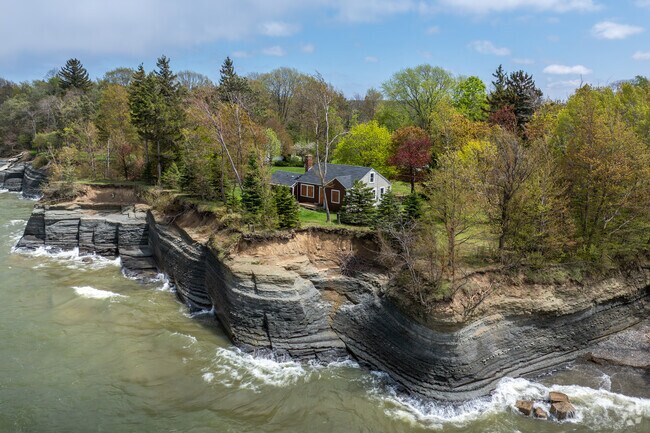 There are many homes in Sheridan right on the Lake Erie.