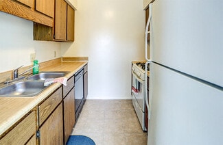 2810 Winchester Dr, Valparaiso, IN 46383