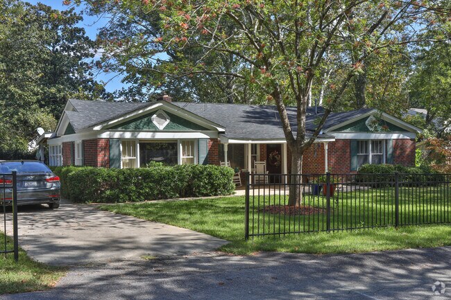 Larger homes in the Belmont area are usually Ranch style.